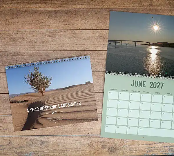 Een jaar van schilderachtige landschappen 2027 fotokalender met de cover en de juni-pagina erbij.