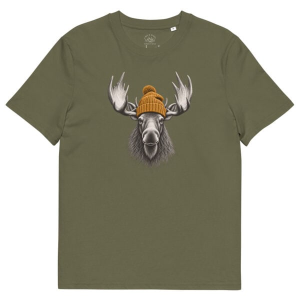 Kaki T-shirt van biologisch katoen met een gedetailleerde illustratie van een eland en een gebreide muts in mustardgeel.